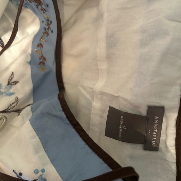 NWOT Ann Taylor Embroidered Floral Women's Camisole - Blue and White. gorgeous.. - Picture 5 of 6